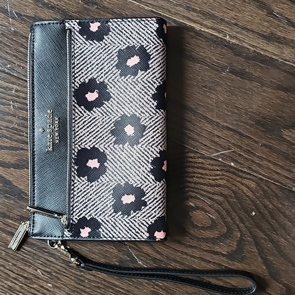 kate spade Handbags - kate spade Black and Pink Floral Wristlet Clutch